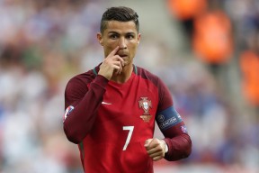 开云体育-勇士全面压制雄鹿，乔治刷新纪录，一场战术与意志的胜利