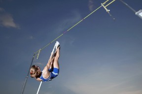 开云下载-跨界传奇，湖人压哨绝杀掘金，拉梅洛在英超争冠战中接管比赛