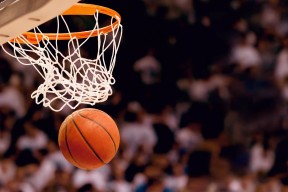 开云体育官网-独行侠狂胜北京队，哈利伯顿的救赎与篮球的东方回响