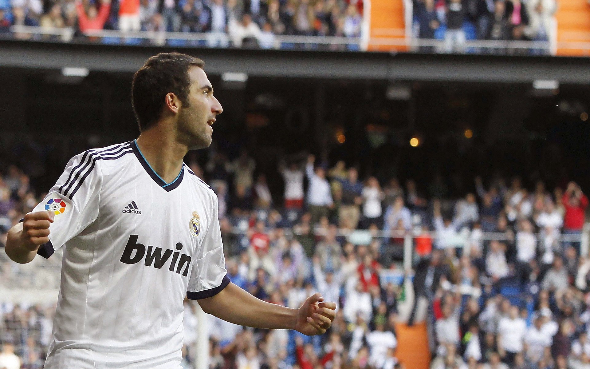 基耶萨爆发撕裂防线,曼联火力全开压制国际米兰