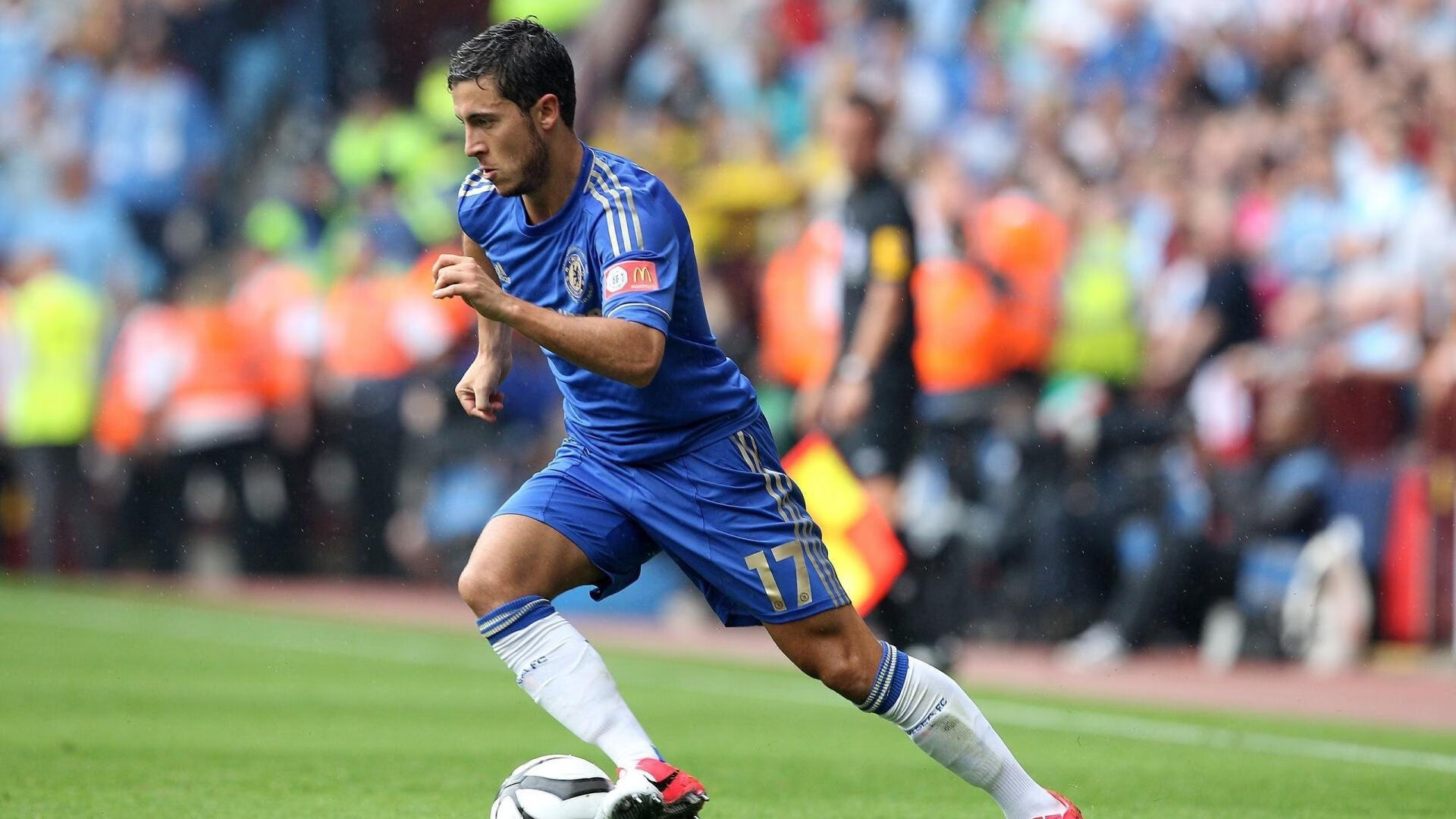 比利亚雷亚尔险胜巴黎，足球与F1，两种街道赛的生存哲学