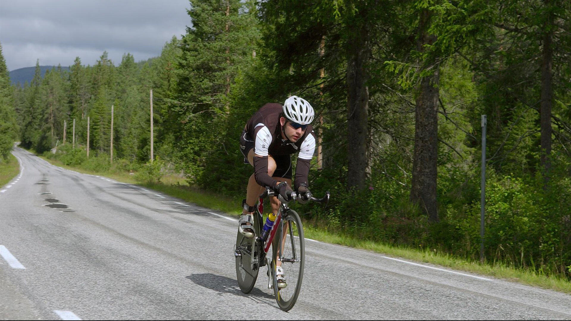 杜兰特在焦点战证明自己,灰熊碾压活塞,当个人英雄主义遭遇团队铁拳
