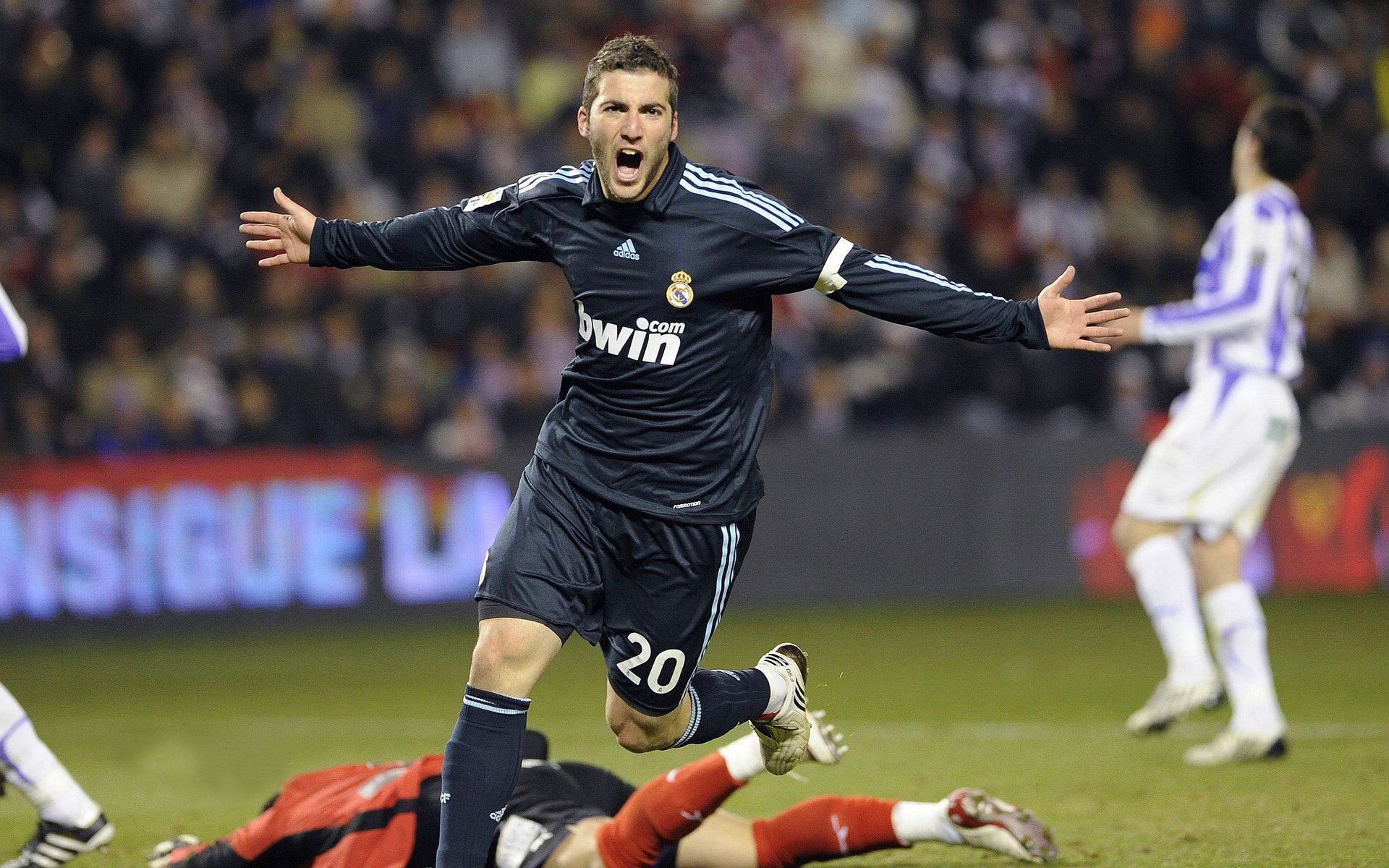 欧冠半决赛焦点战，玻利维亚翻盘奥地利，足球奇迹的南美密码